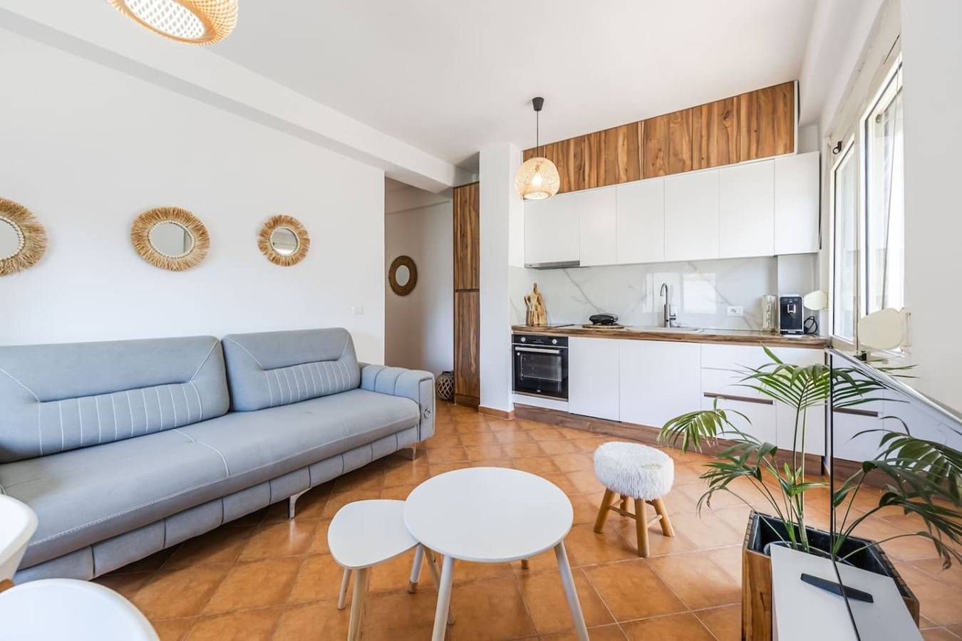 Ganze Wohnung, Sunny Balcony Stay | Walk to Golem Beach in Golem, Albanien