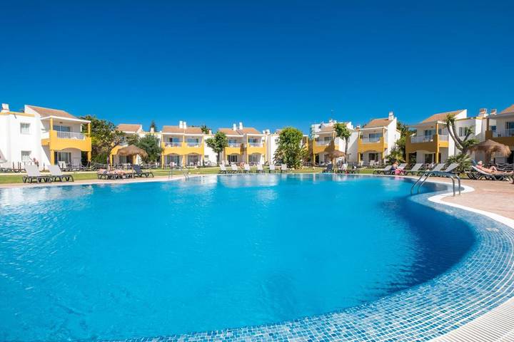 Holiday rental for 4 people, with Balcony and Terrace as well as Garden and Pool in Punta Prima