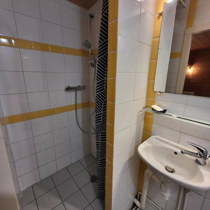 Gîte pour 2 personnes, avec jardin et terrasse, animaux acceptés à Beaulieu-sous-la-Roche - 4