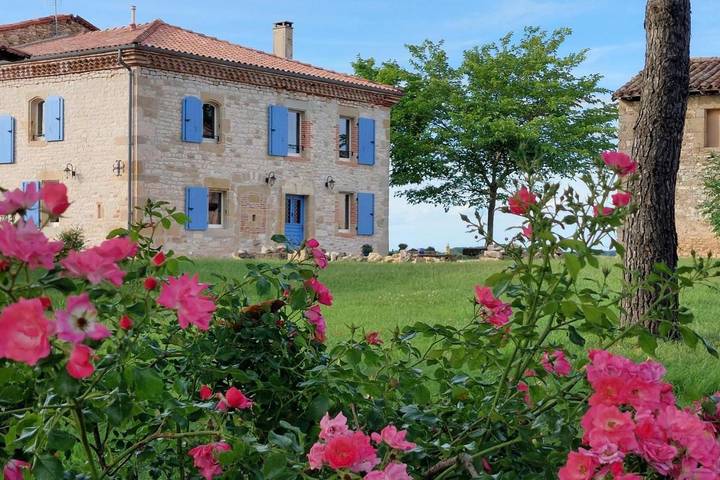 Location de vacances pour 2 personnes, avec Jardin et Vue à Lombers