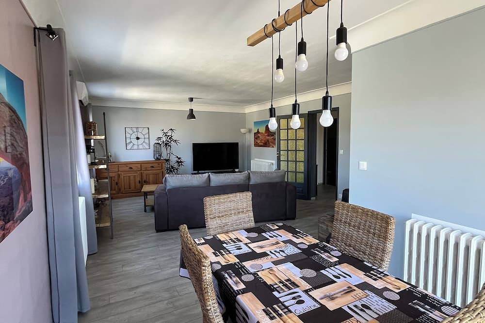 Ganze Wohnung, Entire first-floor apartment with exterior in Montblanc, Mittelmeerküste (Frankreich)