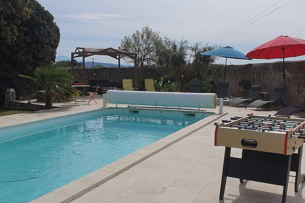 Mas de la Tontine Avec Piscine 4/10 Personnes au Porte de L'ardèche in Pont-Saint-Esprit, Region de Nimes