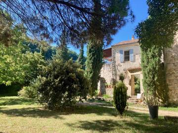Gîte pour 10 personnes, avec terrasse ainsi que jardin et vue à Saint-Julien-du-Serre