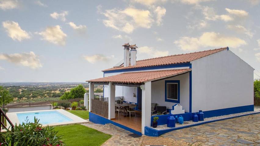 Casa rural para 6 personas, con piscina además de vistas y jardín en Portalegre