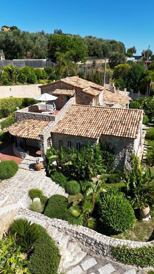 Villa Maria Pia 3Br 2Ba Private Beach Parking in Latte (Ventimiglia), Ventimiglia