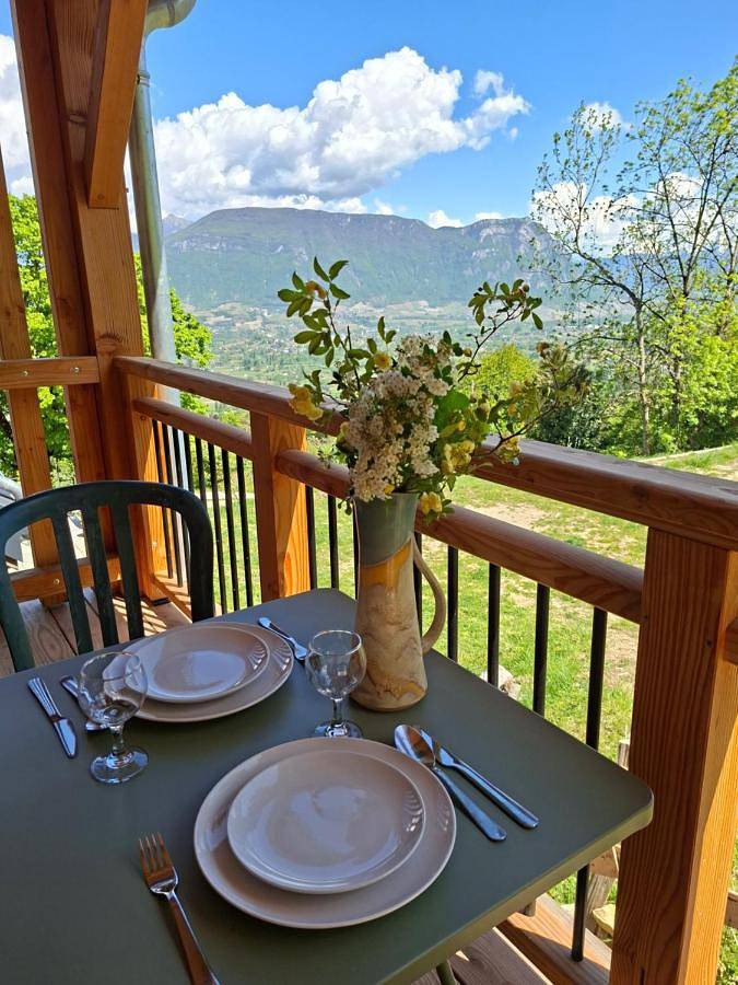 Gîte pour 4 personnes, avec vue et terrasse, animaux acceptés à Apremont (Savoie)