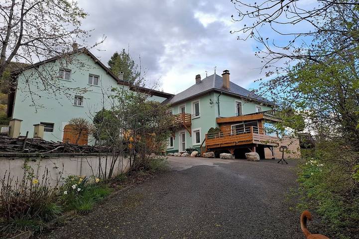 Gîte pour 5 personnes, avec piscine et jardin, animaux acceptés à Manteyer
