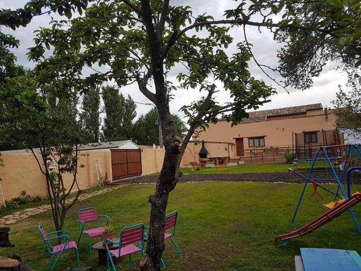 Casa de vacaciones para 7 personas, con Terraza además de Jardín y Piscina en El Cerrato - 3