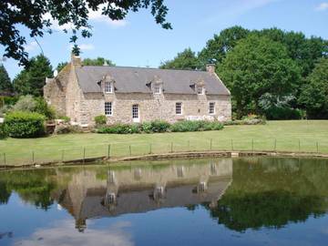 Gîte pour 10 personnes, avec vue sur le lac et jardin, adapté aux familles à Berric
