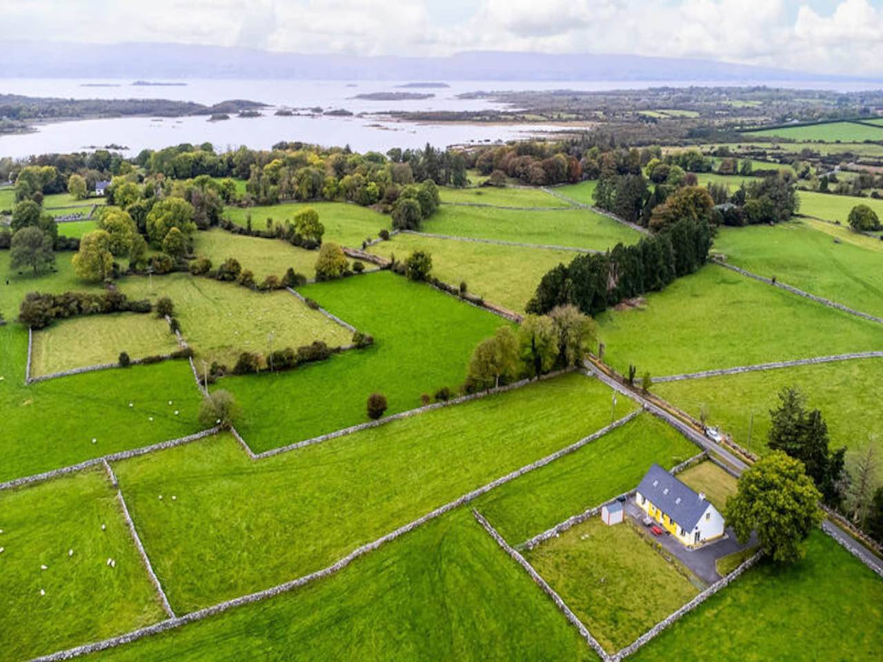 Holiday Rental for 12 People in Claremorris=Swinford Municipal District, Lough Mask