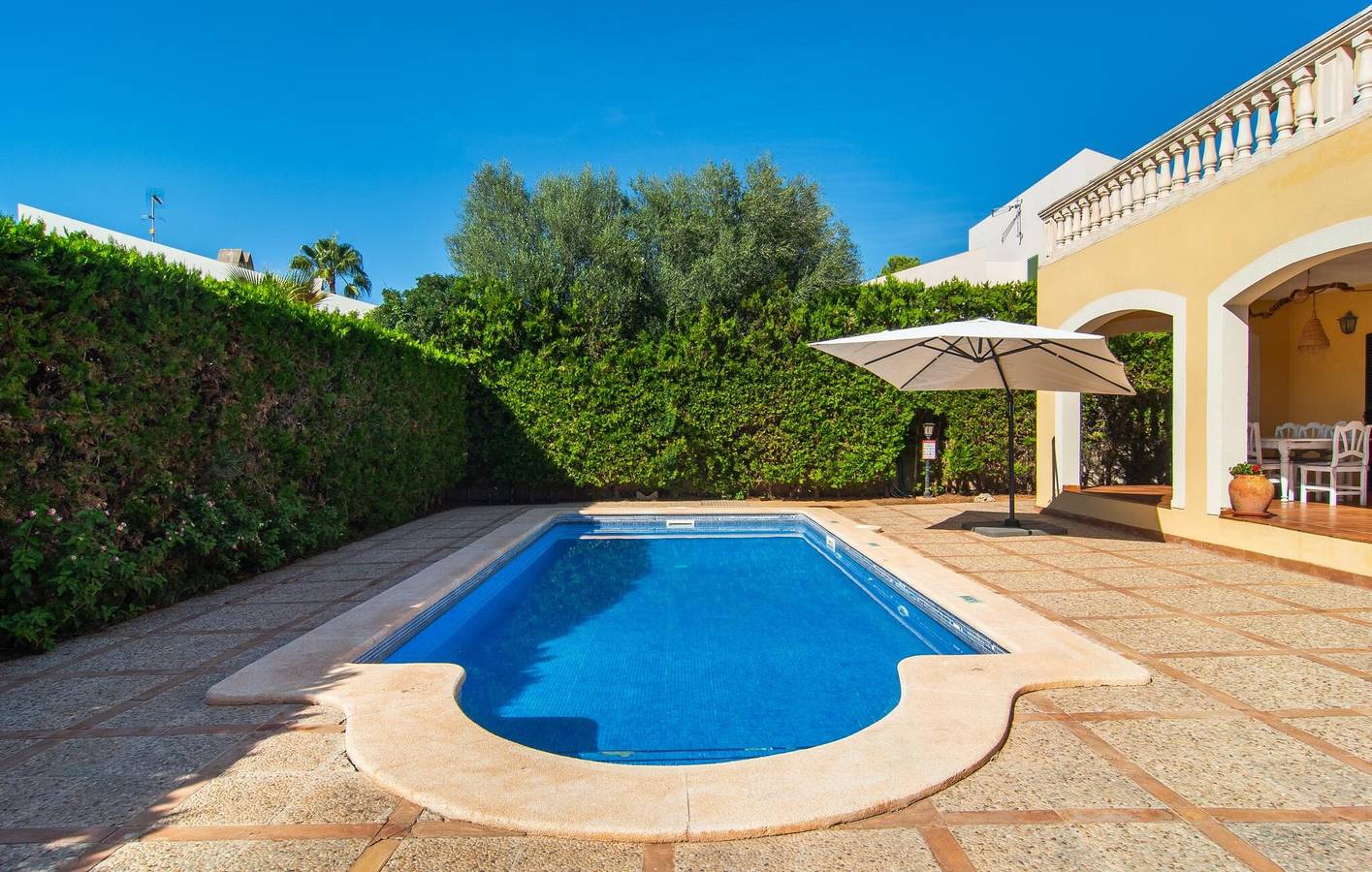 Retiro junto al mar con piscina y terraza cerca de Sa Ràpita in Sa Ràpita, Campos