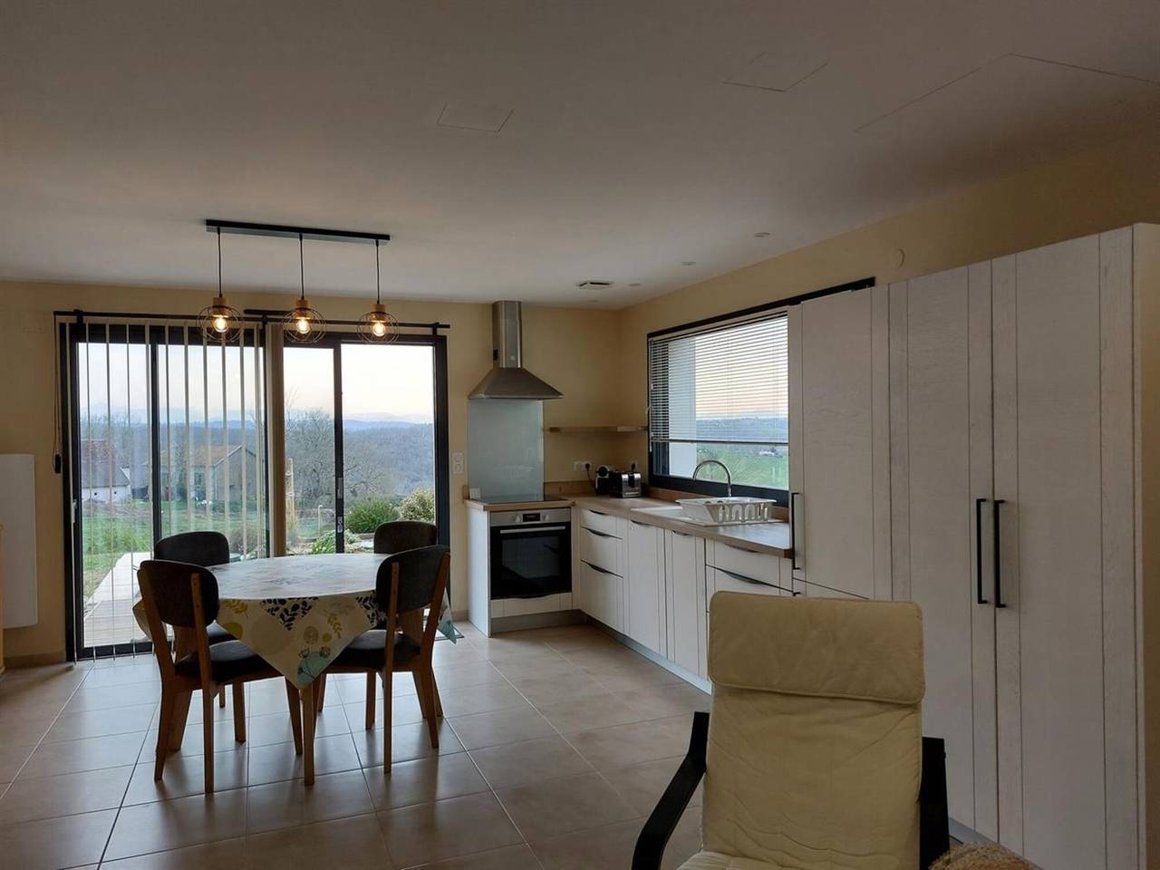 Appartement entier, Appartement 'Pyrenea' avec vue sur la montagne, terrasse privée et Wi-Fi in Salies-de-Béarn, Béarn