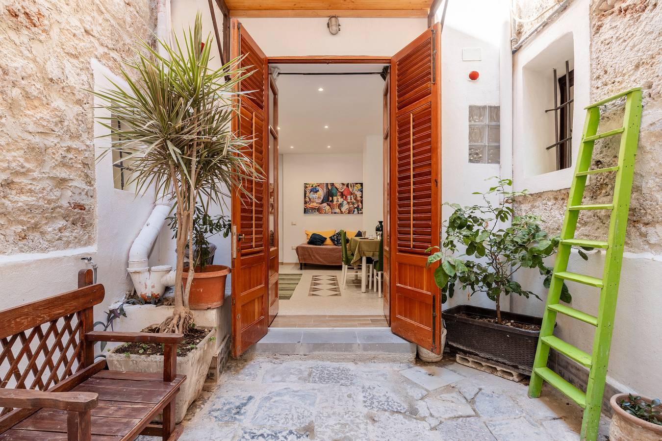 Estudio entero, Apartamento 'La Corte Di San Basilio' con Terraza Privada, Wi-Fi y Aire Acondicionado in Castellammare (Palermo), Palermo