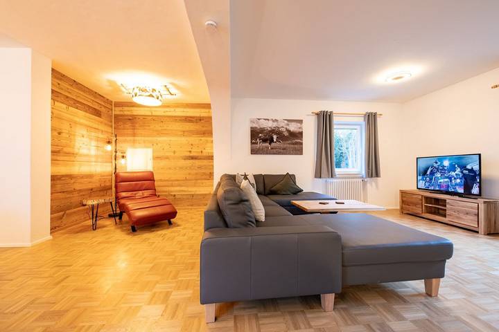 Ferienhaus für 9 Personen, mit Balkon und Terrasse sowie Garten und Ausblick am Eibsee