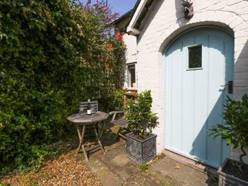 Log Cabin for 6 People in Hordle, New Forest National Park, Photo 1