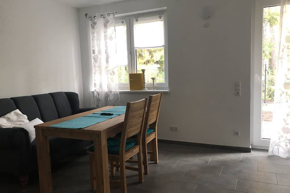 Ferien-Apartment mit Balkon - am Stadtrand von Berlin in Blankenfelde, Blankenfelde-Mahlow