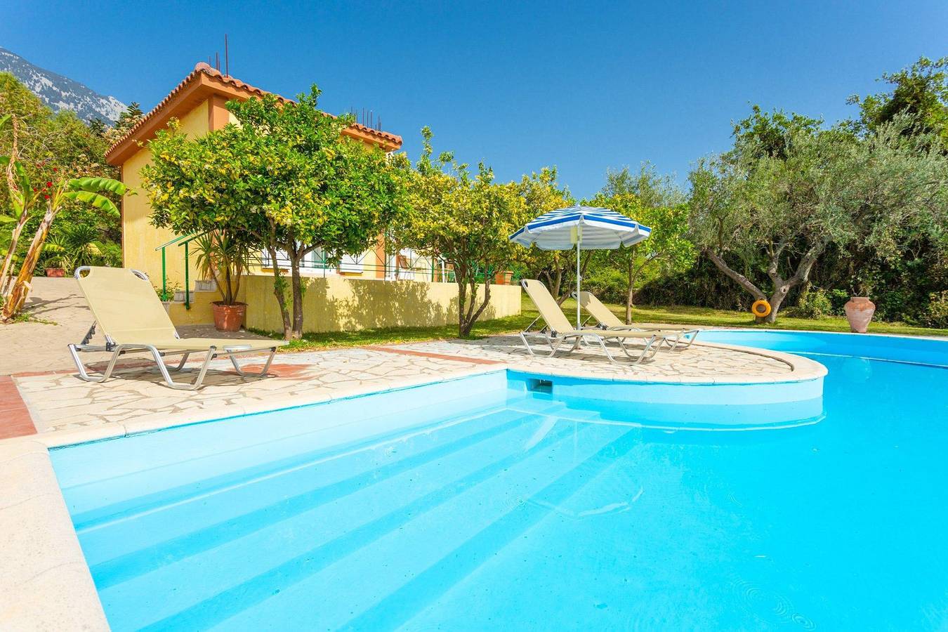 Villa Russa Dionisis: Large Private Pool, Walk to Beach, Sea Views, Wifi, Car Not Required - 2017 in Kefalonia