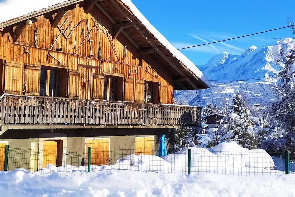 Appartement entier, Vue sans vis à vis face à la chaîne du  Mt Blanc Rdc avec terrasse privée in Cordon, Pays du Mont-Blanc