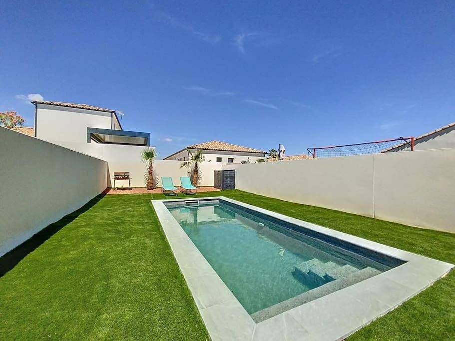 Three-Bedroom Villa in Mont Blanc, Costa mediterránea (Francia)