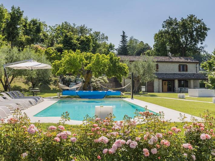 Agriturismo per 11 persone, con Terrazza e Giardino nonché Piscina e Sauna a Pergola
