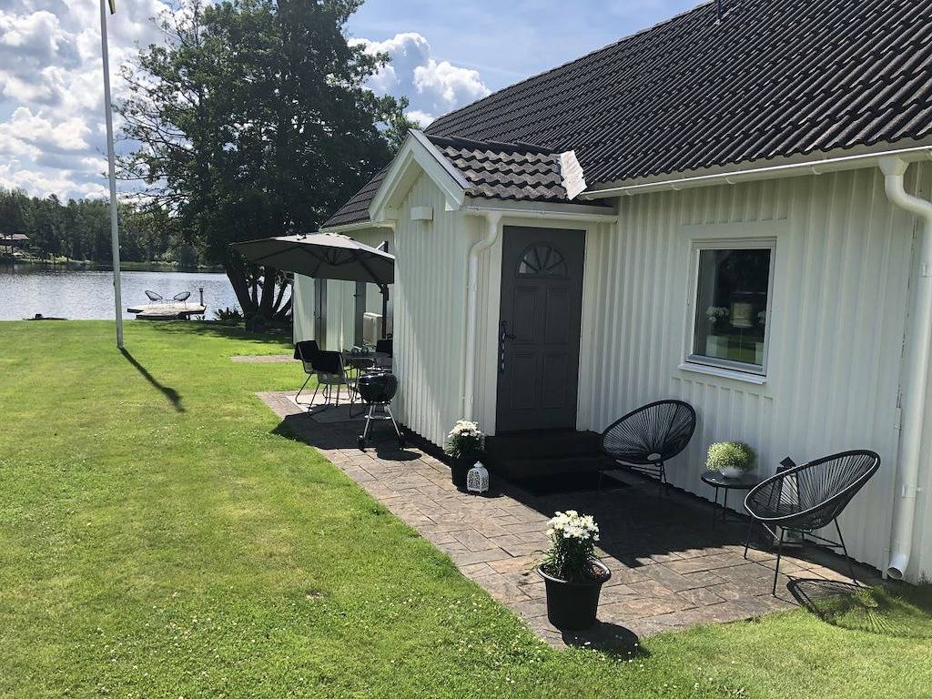 Ferienhaus 25 m vom See Nömmen in Stensjön, Jönköpings län
