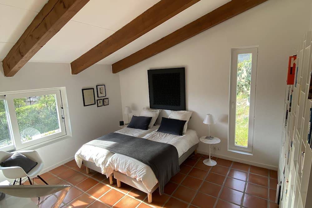 Höhen von Cannes- Architektenvilla in Cannes, Mittelmeerküste (Frankreich)