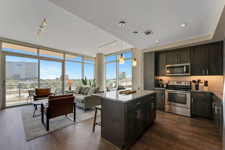 Apartment for 4 people, with terrace and pool, with pets in Dallas