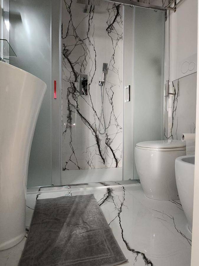 Ferienwohnung für 3 Personen, mit Seeblick und Pool sowie Ausblick und Balkon in Gardone Riviera - 4