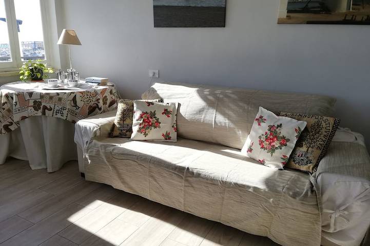 Entire apartment, Apartment, Wifi, Priceless Seafront Apartment, Wifi, Priceless Views Ok in Playa Villananitos (San Pedro del Pinatar), San Pedro del Pinatar