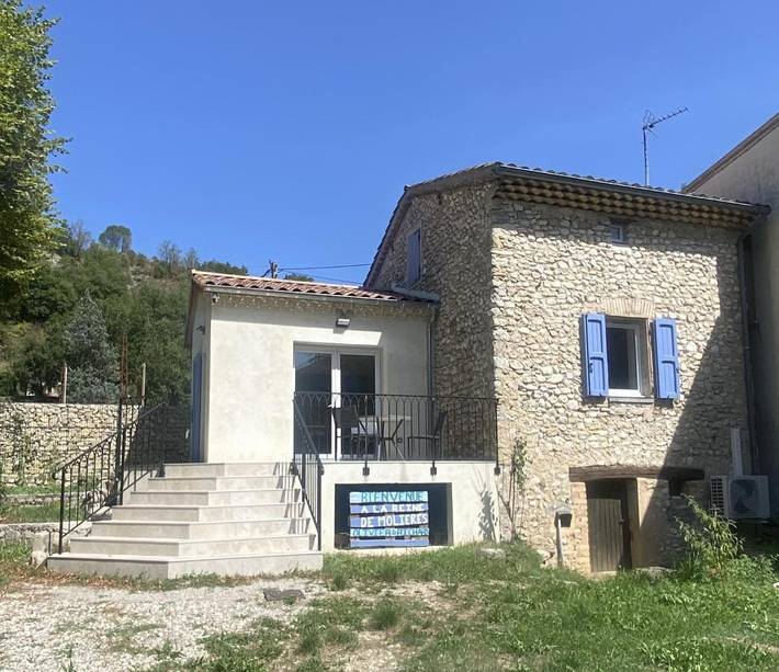 Location de vacances pour 2 personnes, avec Terrasse ainsi que Jardin et Vue dans Solaure en Diois