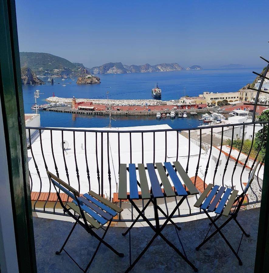 Maridea - Camere con vista al Porto in La parata, Ponza