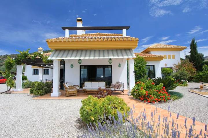 Chalet para 7 personas, con jacuzzi además de jardín y sauna, Se admiten mascotas en Antequera - 3