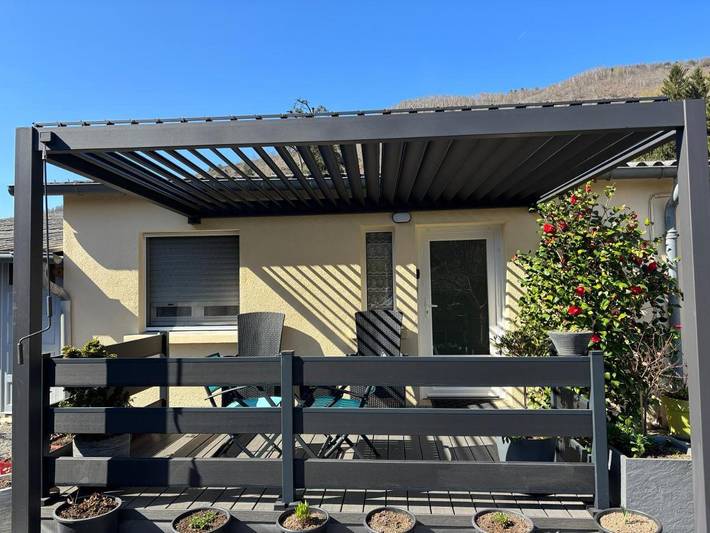 Gîte pour 2 personnes, avec terrasse à Viviez