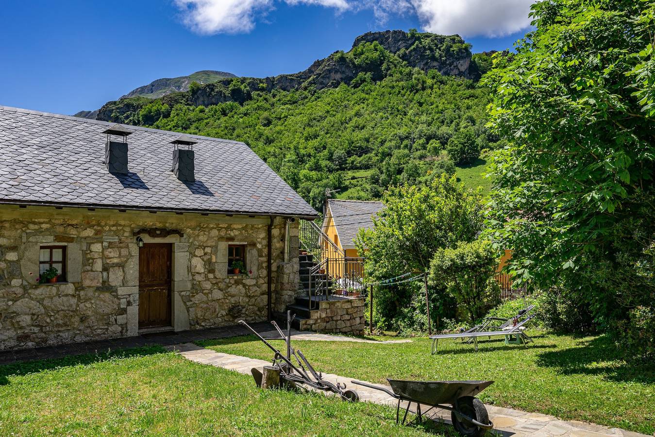 Landhaus mit Bergblick, Gemeinschaftsgarten und Wlan in Valle de Lago, Somiedo
