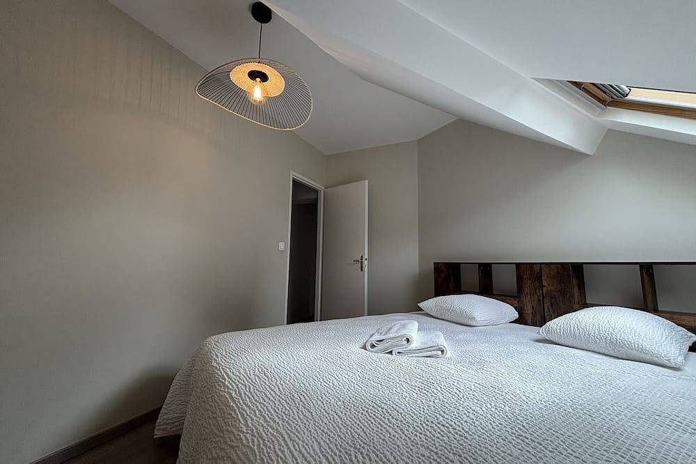 Entire apartment, Just Steps from Palais Jacques Cœur – Comfortable in Bourges, Bourges region