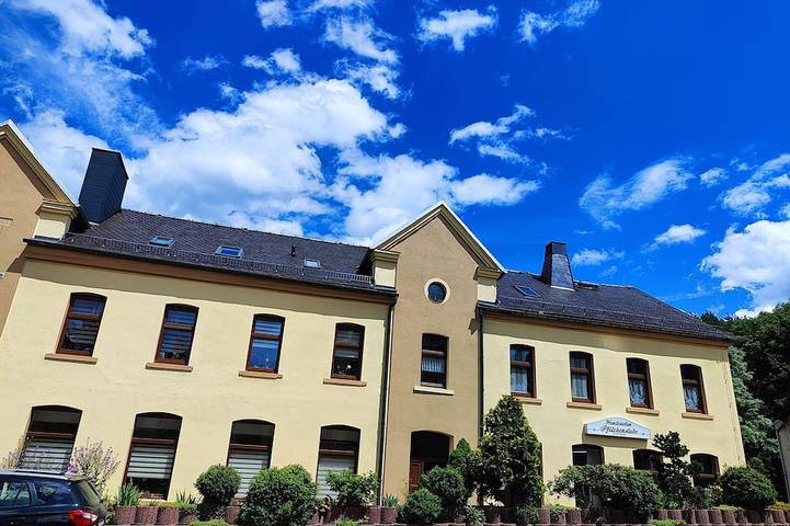Ferienwohnung für 3 Personen, mit Terrasse und Sauna in Auerbach