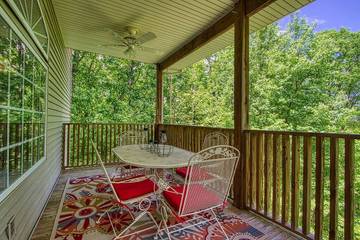 Log Cabin for 6 Guests in Gatlinburg, Sevier County, Picture 4