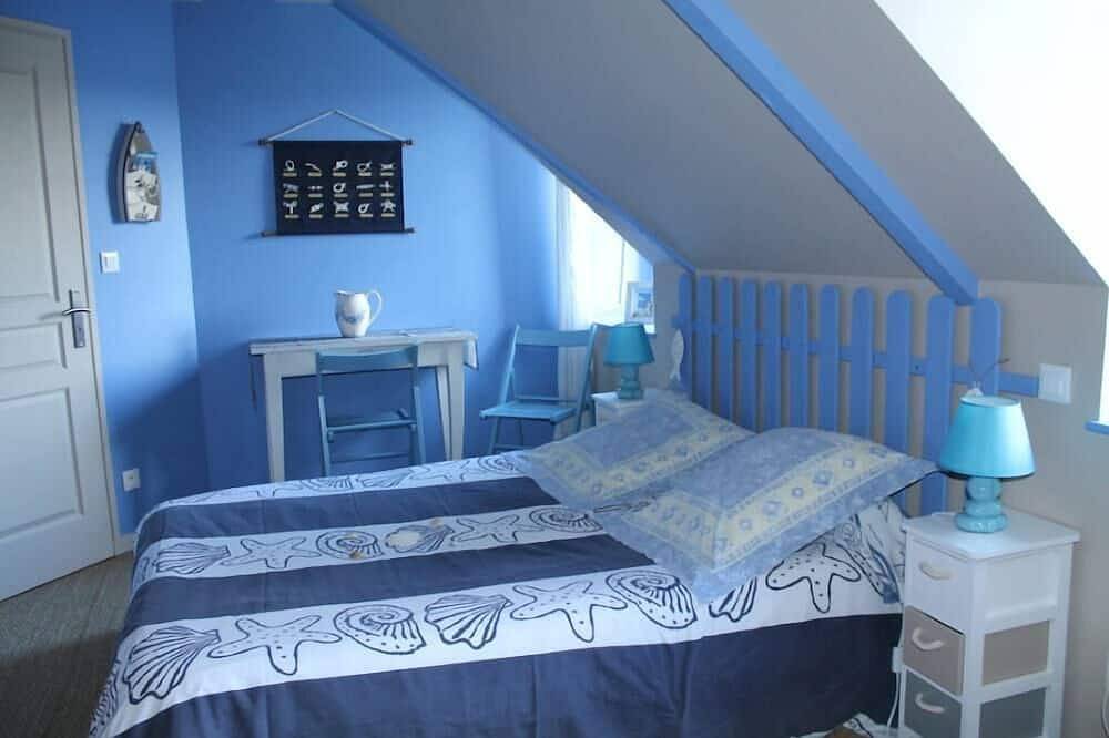 Large house with swimming pool and jacuzzi near St Malo (Brittany), Mont St Michel in Pleudihen-sur-Rance, Dinan region