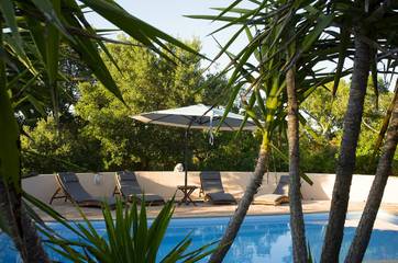 Location de vacances pour 6 personnes, avec terrasse ainsi que jardin et piscine à Sotta