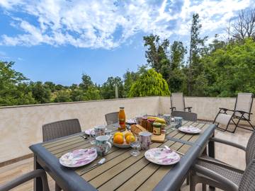 Location de vacances pour 6 personnes, avec vue ainsi que terrasse et jardin à Cervione