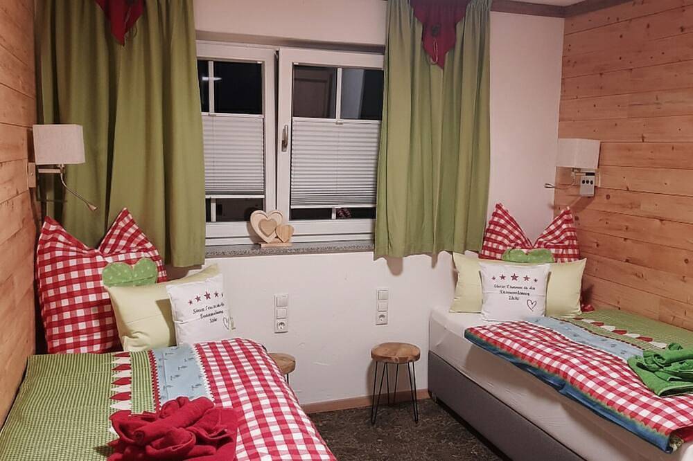 Ganze Wohnung, 🌲5*Sterne Fewo Zirbe: Wellness-Luxus mit Sauna & Whirlpool-Badewanne in Arnbruck, Ostbayern