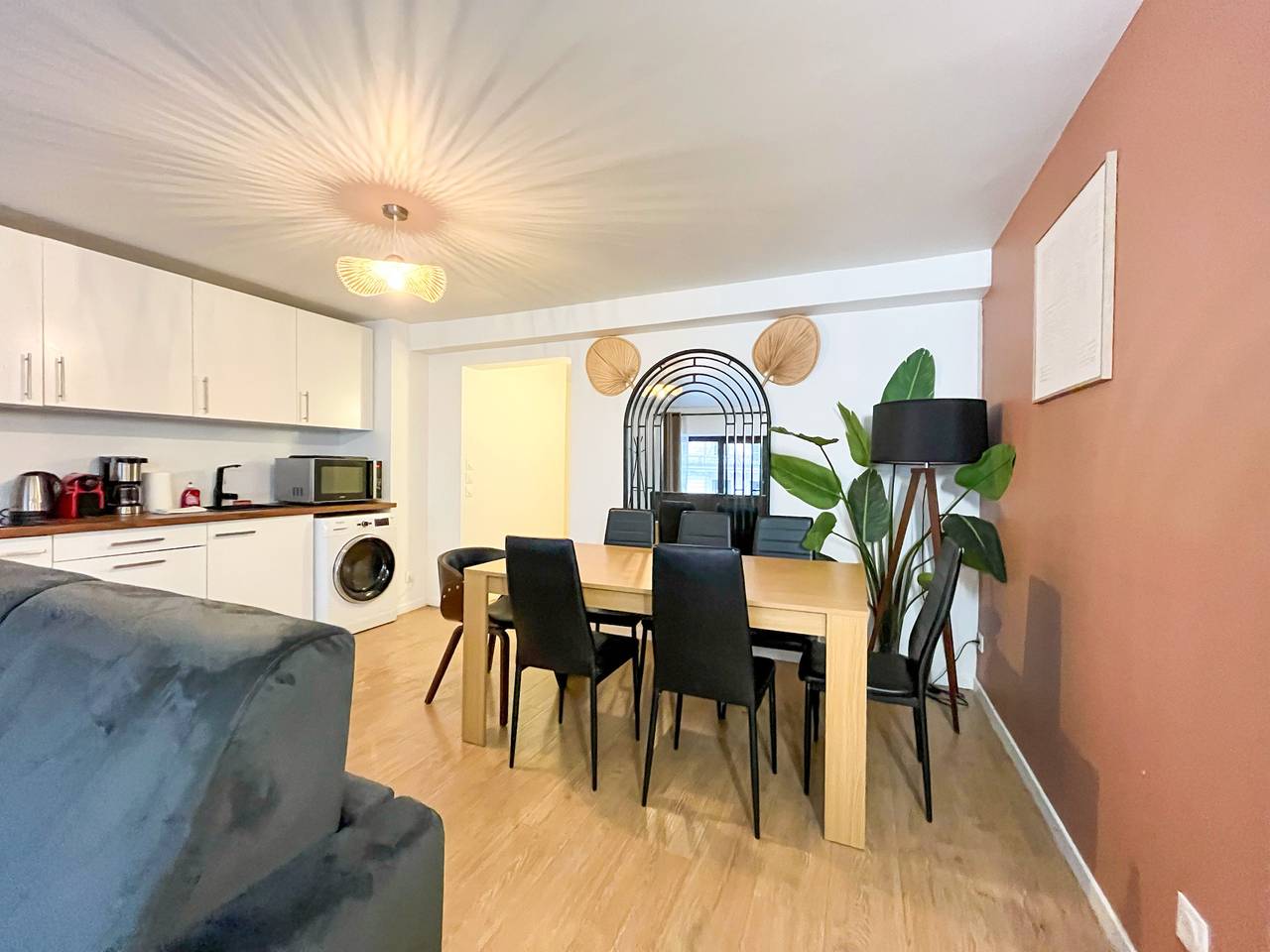 Appartement entier, Urban Flat 194 - Spacious 3 Bedroom Montmartre in Paris, Île de France