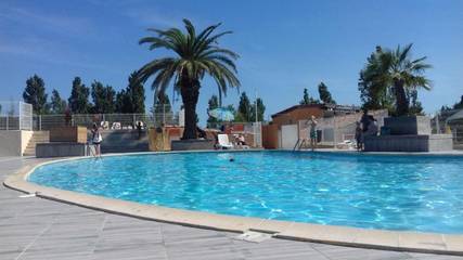 Camping pour 6 personnes, avec piscine et jardin, adapté aux familles à Vic-la-Gardiole