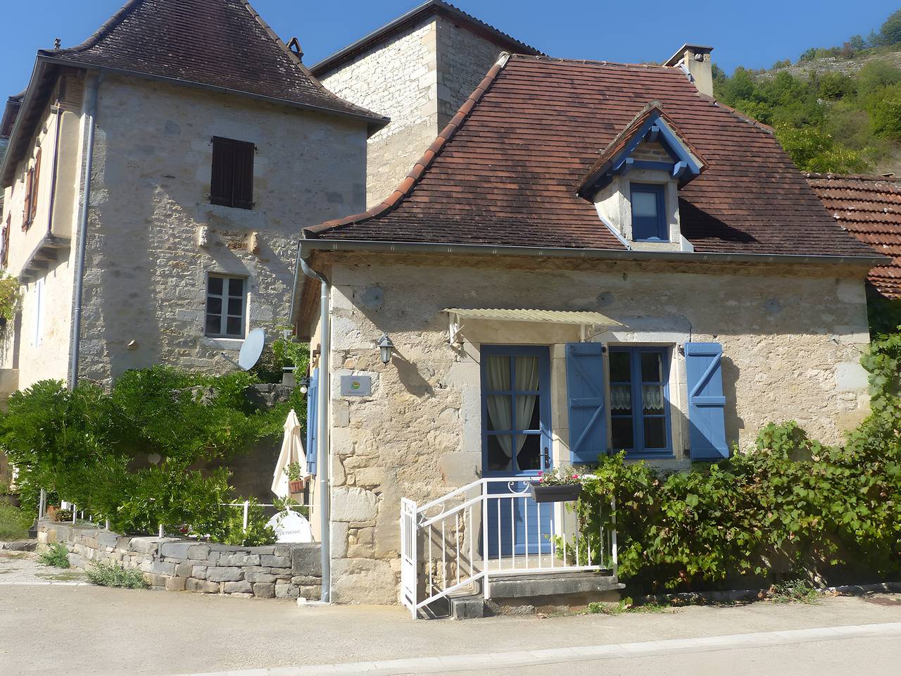 Maison au bord de la rivière Le Célé "L'Oustalou" in Corn, Parc Naturel Régional des Causses du Quercy