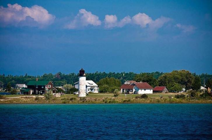 Vacation rental for 6 people, with yard and terrace in Upper Peninsula of Michigan