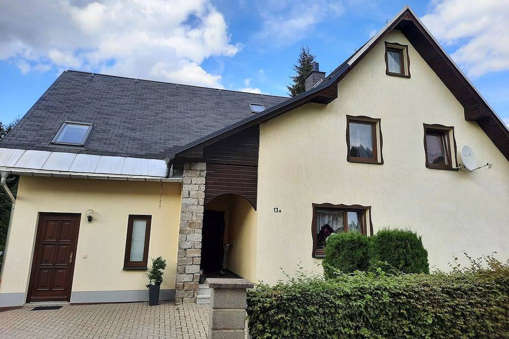 Ganze Wohnung, Holiday home in the beautiful Ore Mountains in Neudorf, Sehmatal
