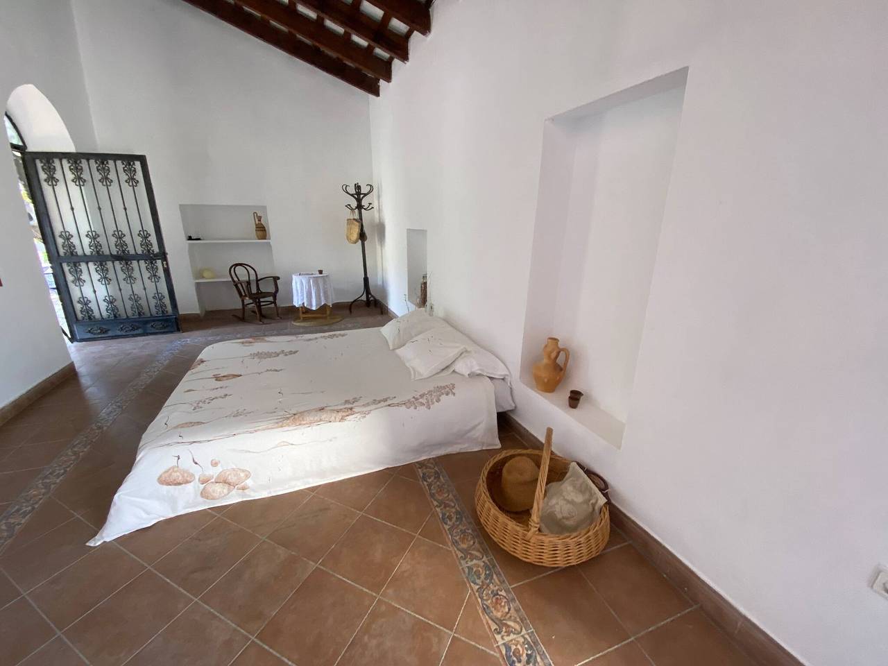 Magnolia Loft – A spacious, authentic space with rustic charm in Alzira, Valencia Provincie