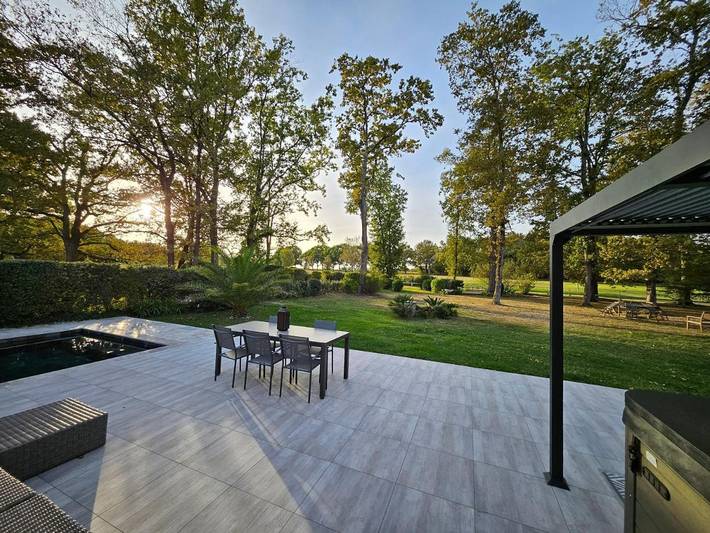 Location de vacances pour 7 personnes, avec jardin ainsi que vue et piscine à Saint-Sulpice-et-Cameyrac - 3