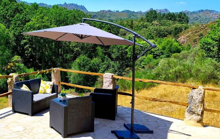 Casa de férias para 2 pessoas, com vista e jardim em Castro Laboreiro