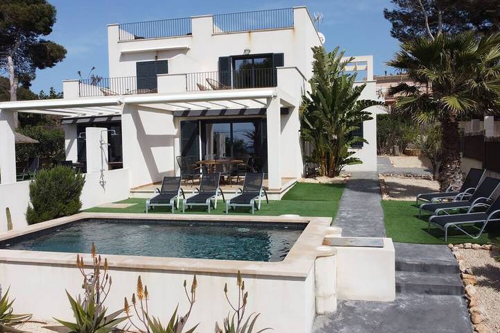 Luxus-Ferienhaus für 6 Personen, mit Balkon und Garten in Cala Pi